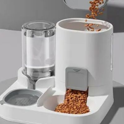 distributeur de croquettes pour chat remplis