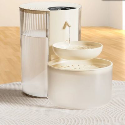 fontaine-a-eau-pour-chat-beige