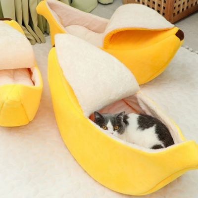 panier pour chat recroquevillé